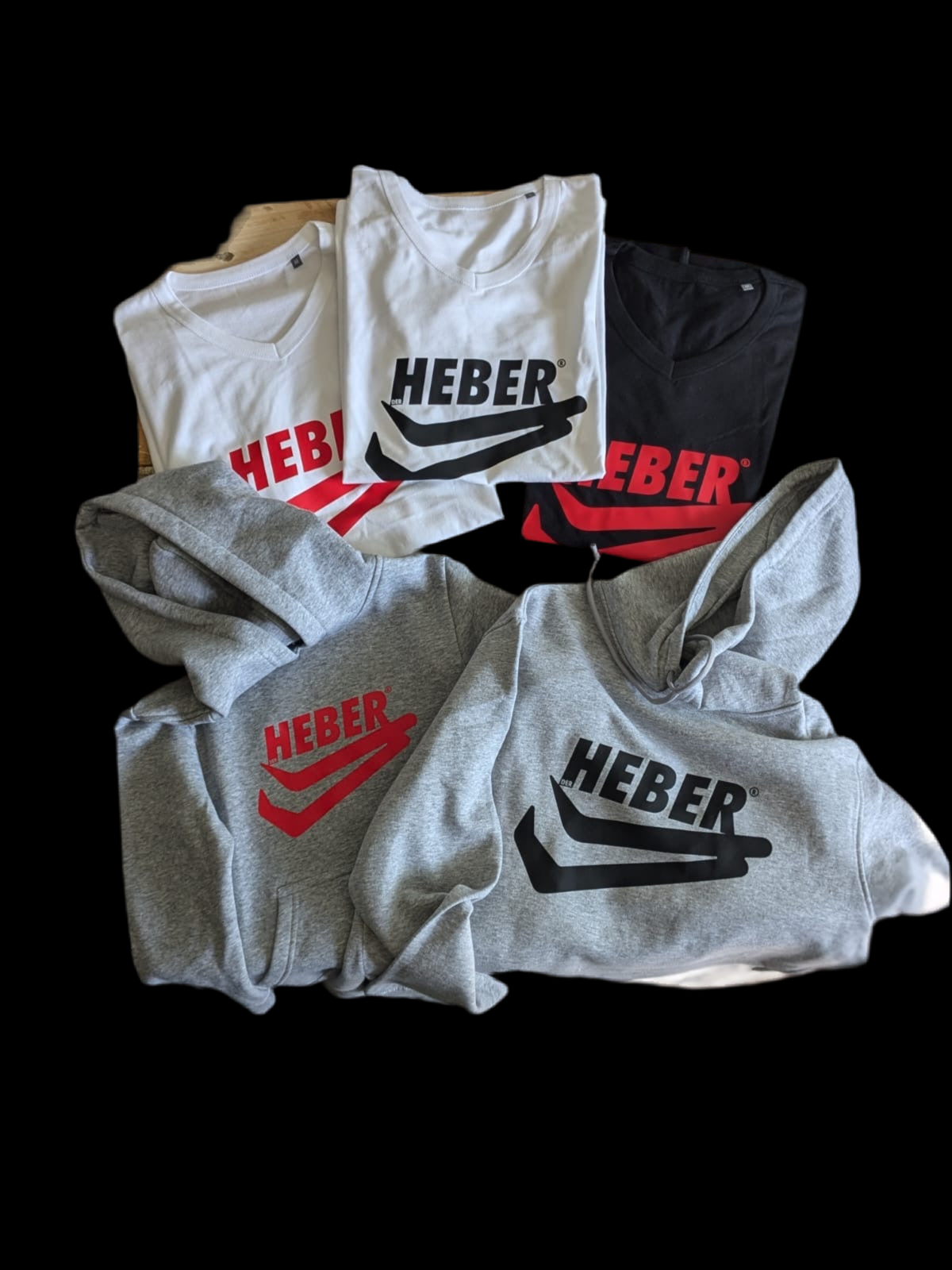 Der Heber Hoodie mit schwarzem oder rotem Logo